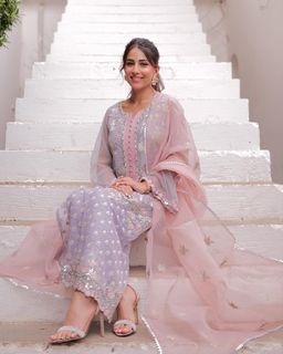 Ushna Shah feet photo 20