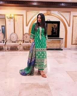 Ushna Shah feet photo 19