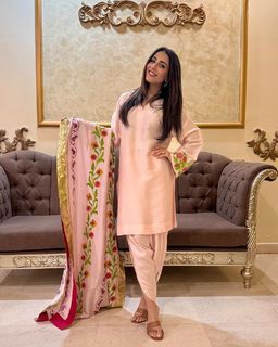Ushna Shah feet photo 18