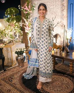 Ushna Shah feet photo 15