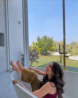 Ushna Shah feet photo 16