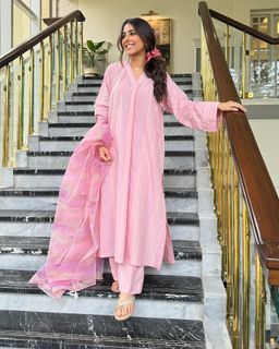 Ushna Shah feet photo 13