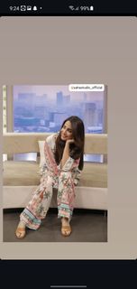 Ushna Shah feet photo 9