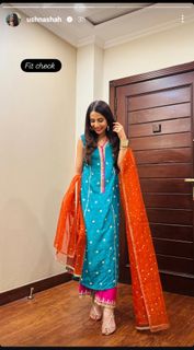 Ushna Shah feet photo 8