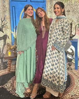 Ushna Shah feet photo 11