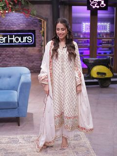 Ushna Shah feet photo 7