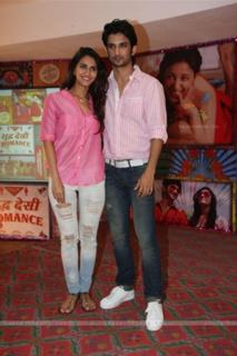Vaani Kapoor feet photo thumbnail