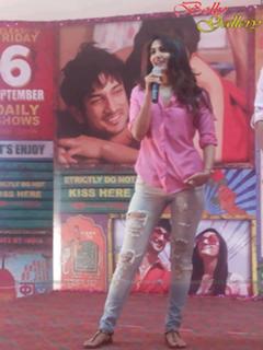 Vaani Kapoor feet photo thumbnail