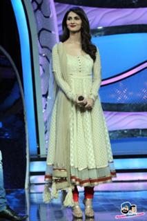 Vaani Kapoor feet photo thumbnail