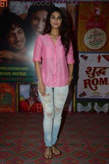 Vaani Kapoor feet photo thumbnail