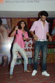 Vaani Kapoor feet photo thumbnail