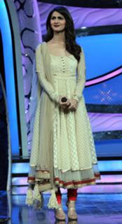 Vaani Kapoor feet photo thumbnail