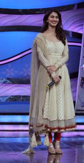 Vaani Kapoor feet photo thumbnail