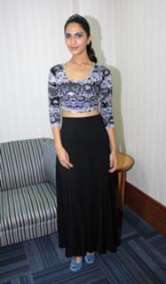 Vaani Kapoor feet photo thumbnail