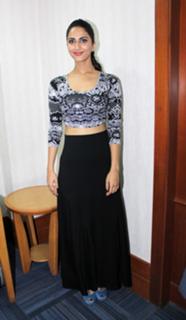 Vaani Kapoor feet photo thumbnail