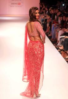 Vaani Kapoor feet photo thumbnail