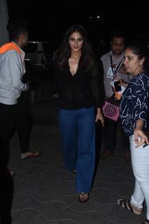 Vaani Kapoor feet photo thumbnail