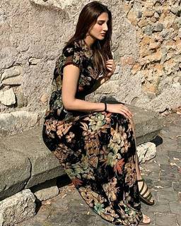 Vaani Kapoor feet photo thumbnail