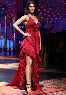 Vaani Kapoor feet photo thumbnail