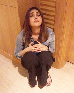 Vaani Kapoor feet photo thumbnail