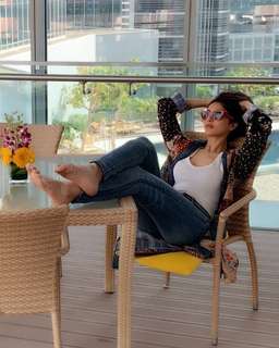 Vaani Kapoor feet photo thumbnail
