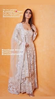 Vaani Kapoor feet photo thumbnail