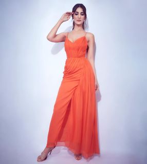 Vaani Kapoor feet photo thumbnail
