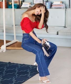 Vaani Kapoor feet photo thumbnail