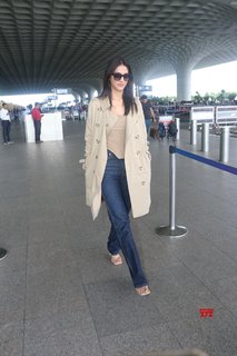 Vaani Kapoor feet photo thumbnail