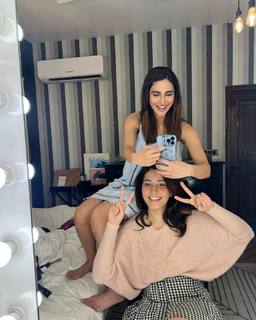 Vaani Kapoor feet photo thumbnail