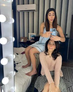 Vaani Kapoor feet photo thumbnail