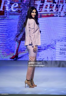 Vaani Kapoor feet photo thumbnail
