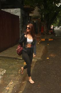 Vaani Kapoor feet photo thumbnail