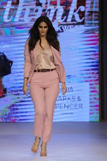 Vaani Kapoor feet photo thumbnail