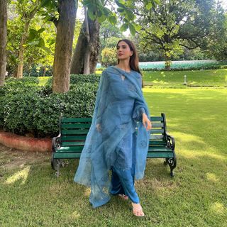 Vaani Kapoor feet photo thumbnail