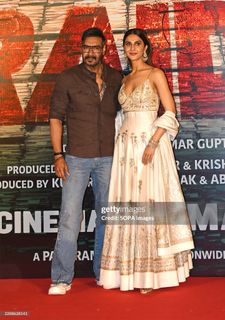 Vaani Kapoor feet photo thumbnail