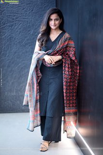Vaishnavi Chaitanya feet photo 7