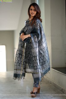 Vaishnavi Chaitanya feet photo 12