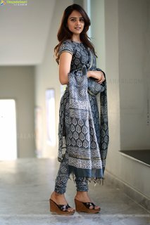 Vaishnavi Chaitanya feet photo 11