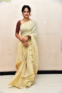 Vaishnavi Chaitanya feet photo 9