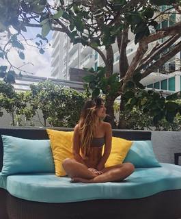 Vale Genta feet photo thumbnail