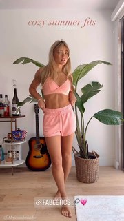 Vale Genta feet photo thumbnail