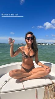 Vale Genta feet photo thumbnail