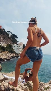 Vale Genta feet photo thumbnail