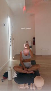 Vale Genta feet photo thumbnail