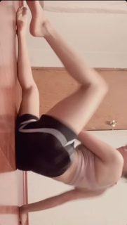 Valentina Buzzurro feet photo 4
