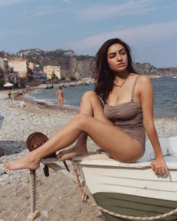Valentina Buzzurro feet photo 8