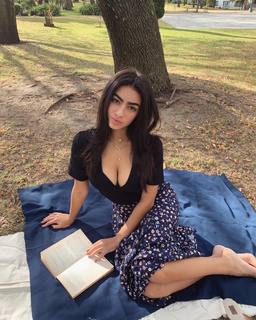 Valentina Buzzurro feet photo 6