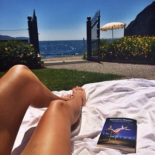 Valentina Ferragni feet photo thumbnail