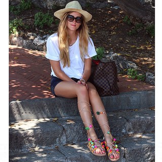 Valentina Ferragni feet photo thumbnail